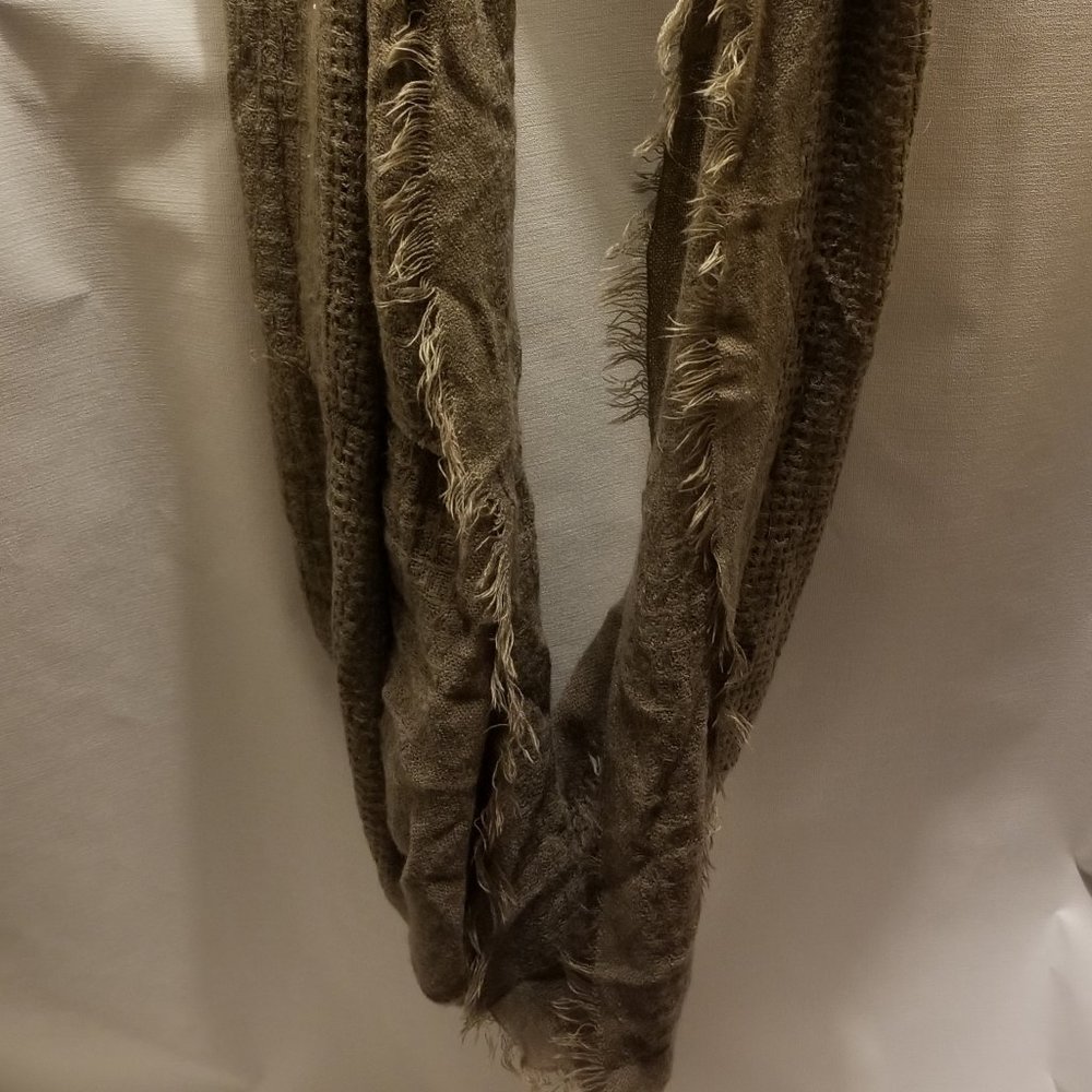 $4 if bundled: Old Navy long brown acrylic fringed infinity scarf - Picture 2 of 8